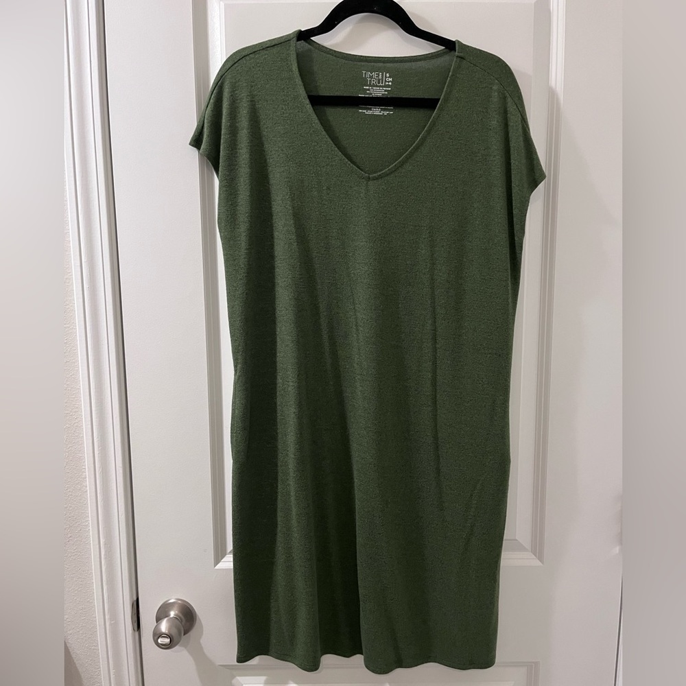 Green time and true pocket dress. Size small